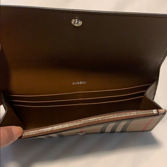 Wallet, Burberry is like new - Picture 2 of 3